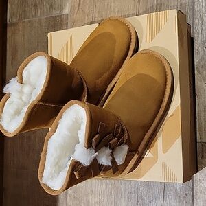 New in Box: Girls Koolaburra by UGG K Victoria Short Boots